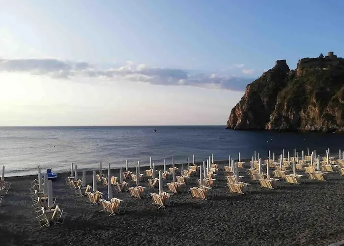 Semesterbostad La Terrazza Dell'ulivo SantʼAlessio Siculo